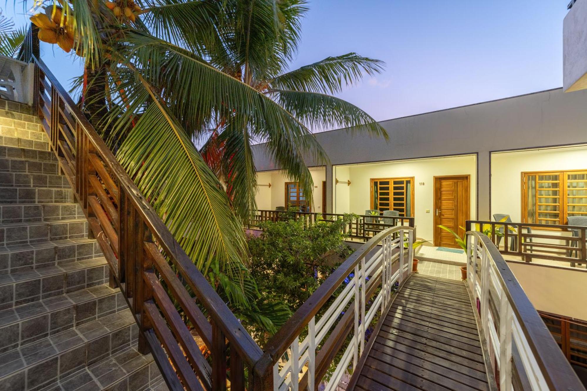 Kamadhoo Inn Eksteriør billede